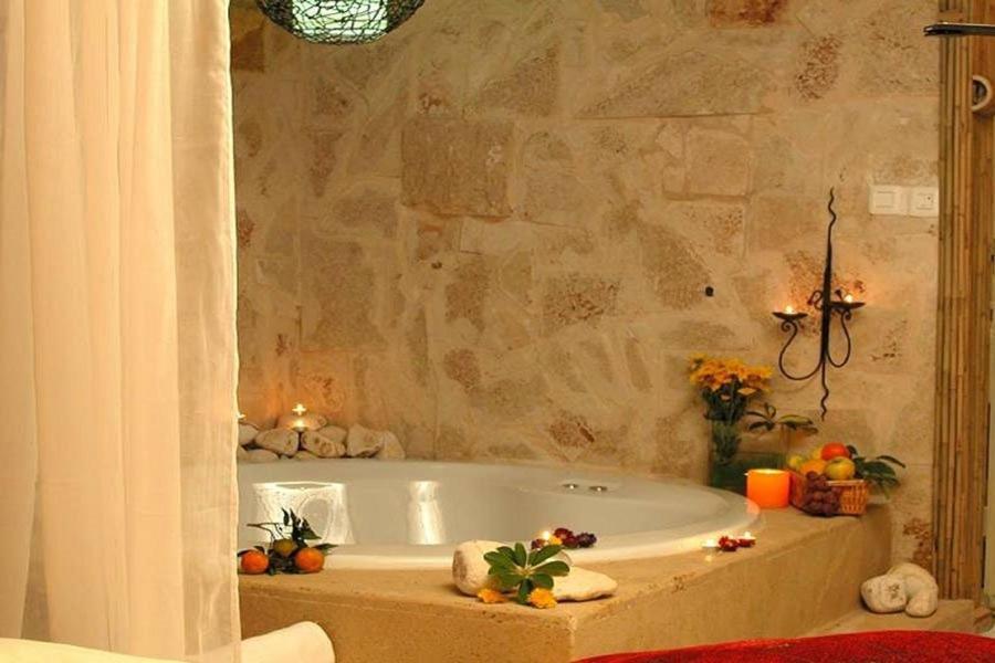 ביקתפוז וקלמנטינה- מתחם בקתות וסוויטות עם ג'קוזי פרטי ובריכה משותפת Hotel Liman Exterior foto